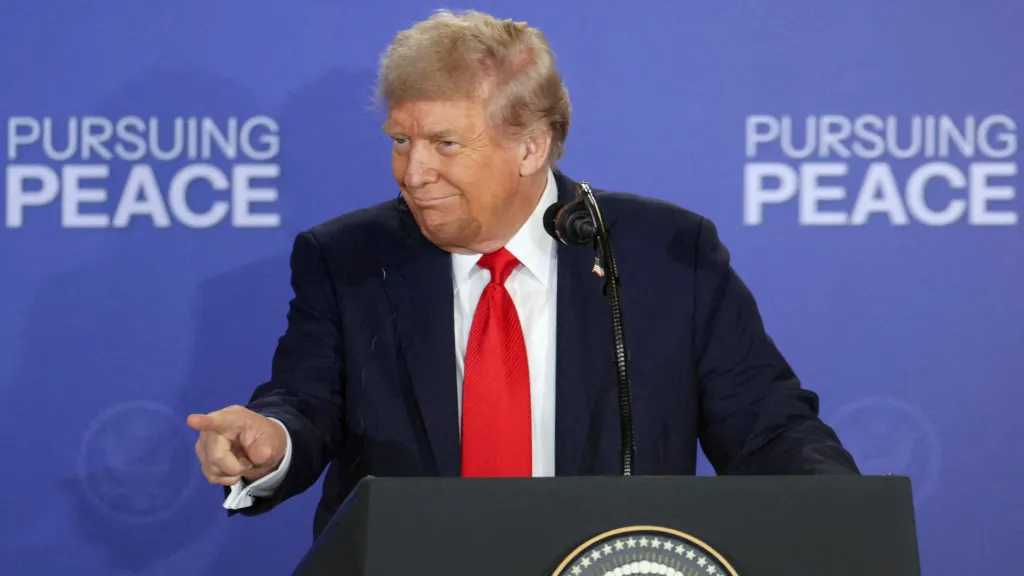 Donald Trump při projevu po skončení summitu s ruským vládcem Vladimirem Putinem