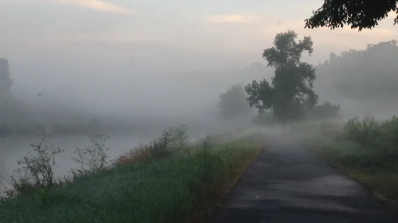 8. července jsem jel ranní mlhou ráno z chaty do práce a měl pocit, že začíná podzim