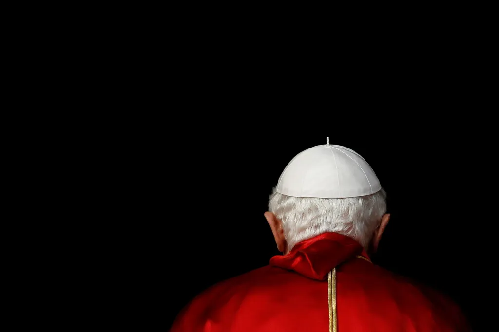 Papež Benedikt XVI. vstupuje do paláce Lambeth během své návštěvy Londýna 17. září 2010