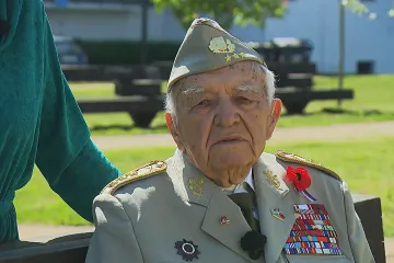 Konec války pro nyní stoletého hrdinu znamenal hlavně shledání s rodinou