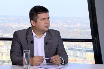 Hamáček připustil korespondenční hlasování. „Ale u elektronických voleb bych byl velmi opatrný“