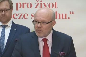 Nurofen a penicilin jsou už podle ministra v lékárnách. Situaci máme pod kontrolou, ujistil Válek