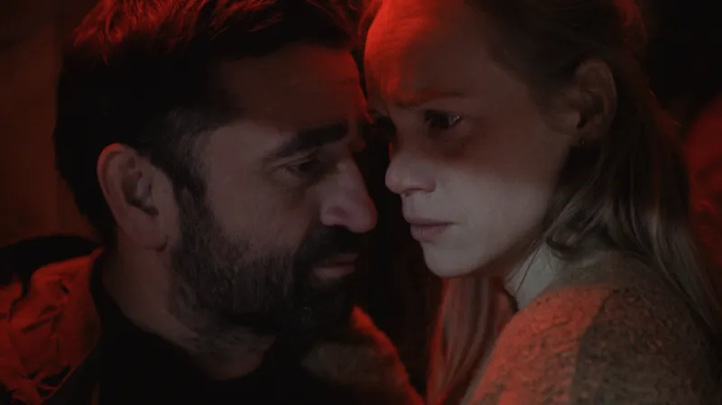 Milan Ondrík a Dominika Morávková ve filmu Otec
