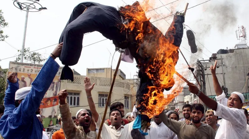 Muslimský protest proti Rushdiemu