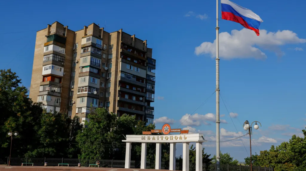 Ruská vlajka v ukrajinském Melitopolu