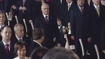 Václav Klaus přichází na inauguraci
