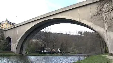 Most v Lokti