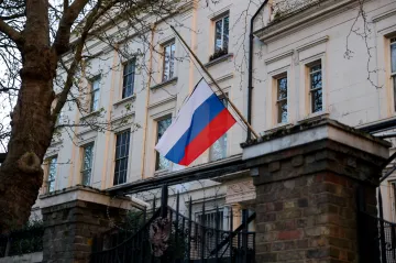 Británie řeší napojení dvojice svých občanů na ruské zpravodajské služby. Předvolala si i velvyslance