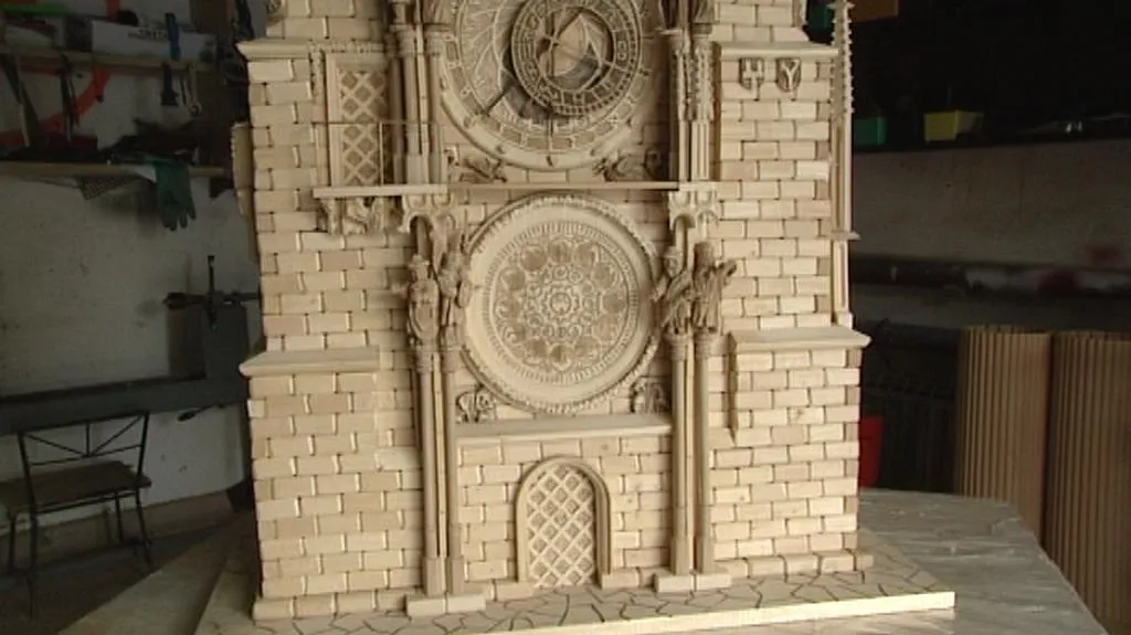 Dřevěný model pražského orloje