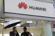 Operátoři v USA musejí začít odstraňovat zařízení čínské Huawei