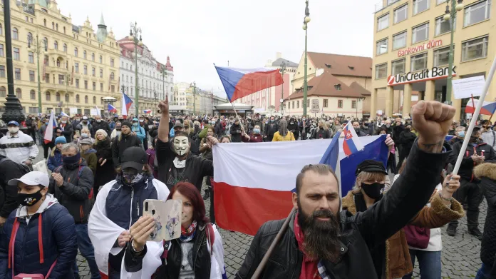 Demonstrace na náměstí Republiky v Praze proti opatřením