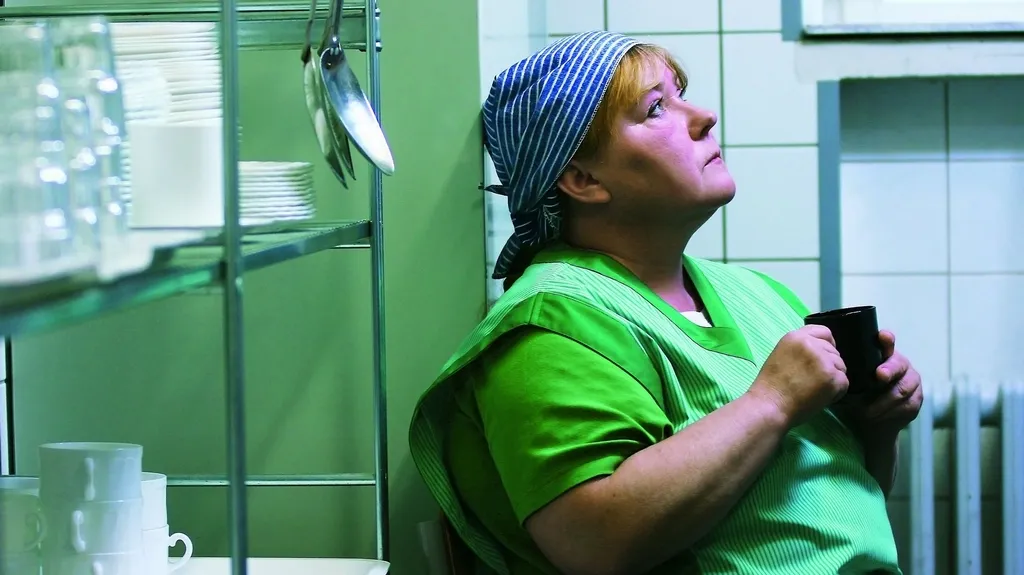 Marge Monko / Shaken Not Stirred, 2012 (detail z videa)