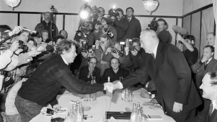Jednání ÚV Národní fronty a vlády ČSSR s Občanským fórem, listopad 1989