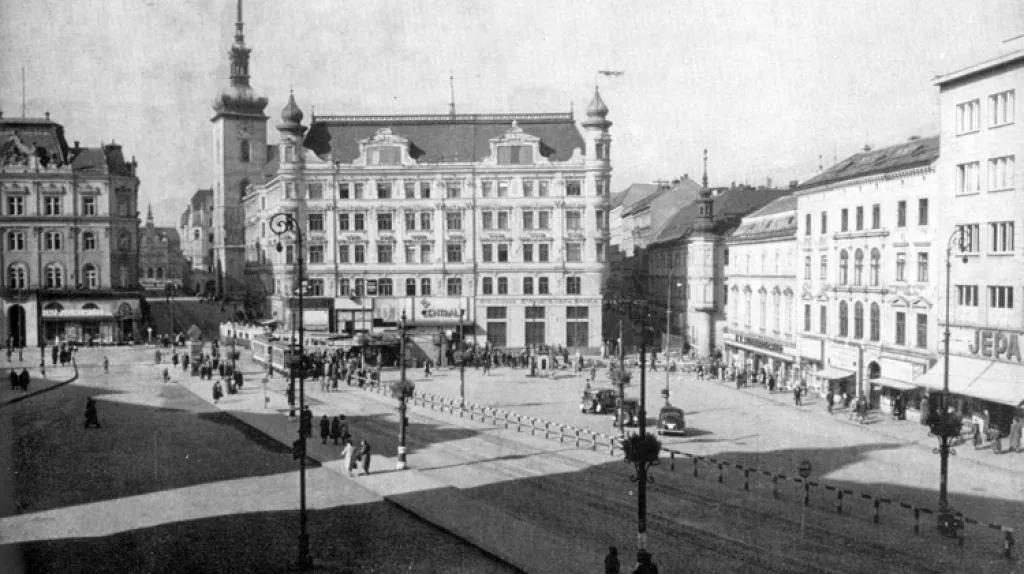 Pohled na náměstí Svobody ve 30. letech