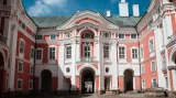 Nedílnou součástí krajiny na Broumovsku je unikátní soubor barokních kostelů. V centru oblasti leží broumovský klášter