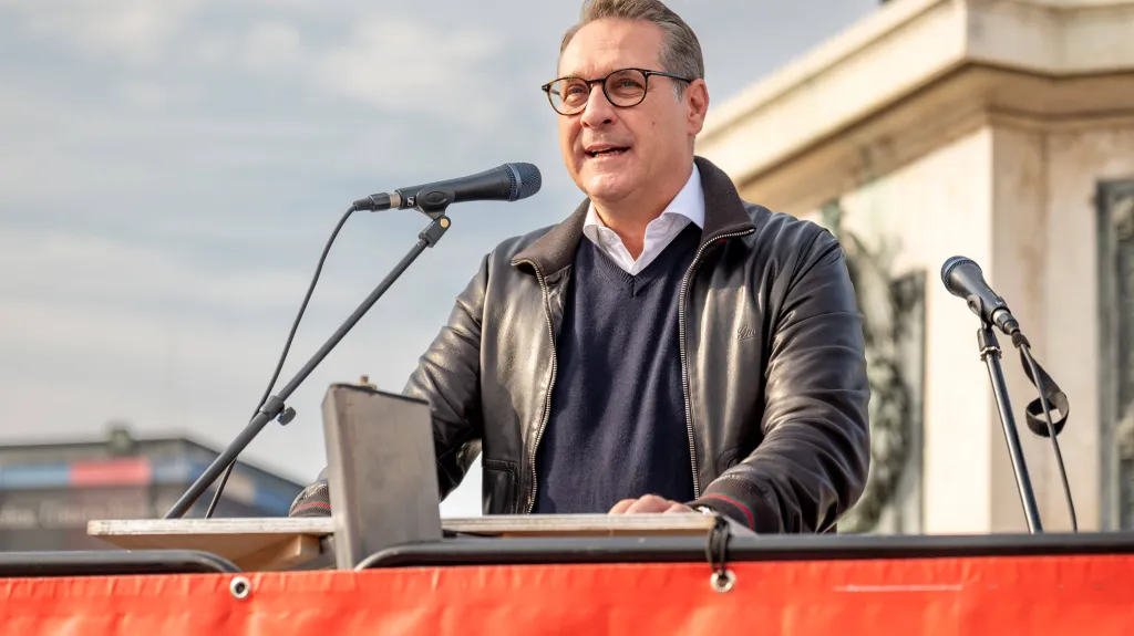 Heinz-Christian Strache na mítinku ve Vídni (říjen 2022)