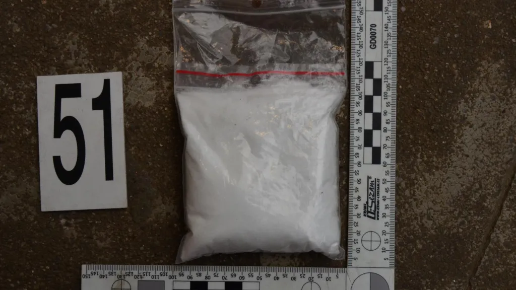 Materiál zabavený policií k výrobě pervitinu z Ukrajiny a Španělska