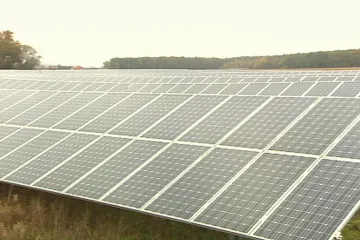 Kvůli podvodům při stavbě solární elektrárny Ševětín chce policie obžalovat pět lidí
