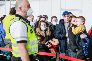 Chtěli jsme zpátky, ale pak začali bombardovat i za městem, říká žena z Kyjeva. Do Česka přišlo přes 38 tisíc uprchlíků