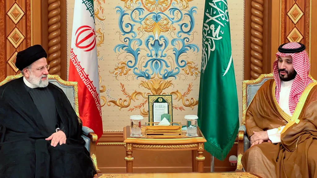 Prezident Ebráhím Raísí a princ Muhammad bin Salmán