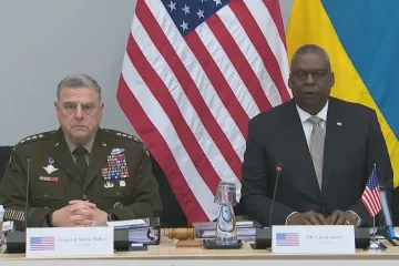 Naše odhodlání pomáhat Ukrajině leda zesílilo, reagují USA na ruské útoky. NATO dodá Kyjevu další zbraně