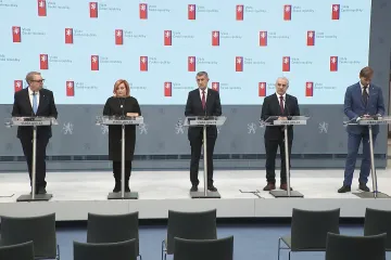 Odbory a vláda se dohodly na růstu platů ve veřejném sektoru od dubna