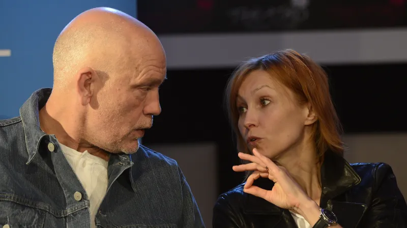 John Malkovich a Ingeborga Dapkunaiteová