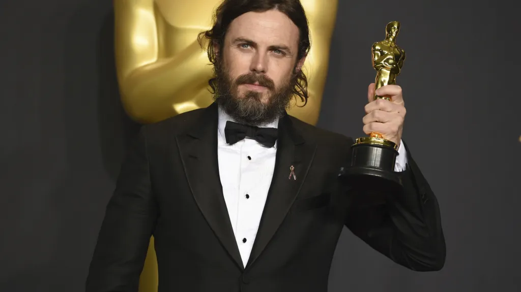 Casey Affleck s Oscarem za film Místo u moře