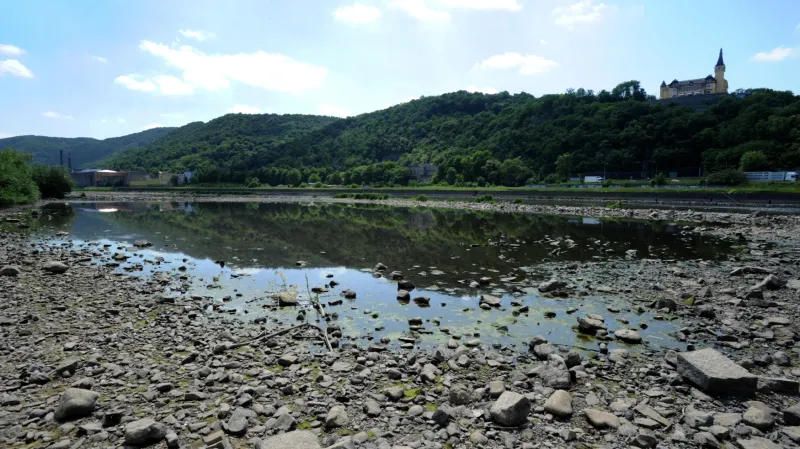 Nízká hladina Labe u Ústí nad Labem