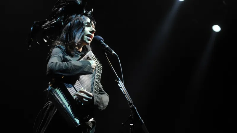 PJ Harvey na koncertě v pražské Lucerně (2011)