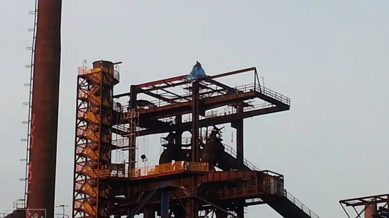 Budování nástavby vysoké pece