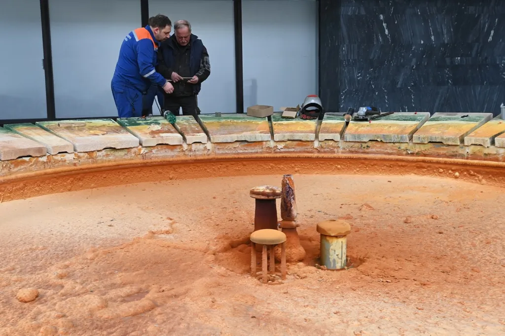 O karlovarský minerální pramen Vřídlo se údržbáři starají pravidelně