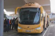 Před Vánocemi roste zaplněnost vlakových i autobusových spojů