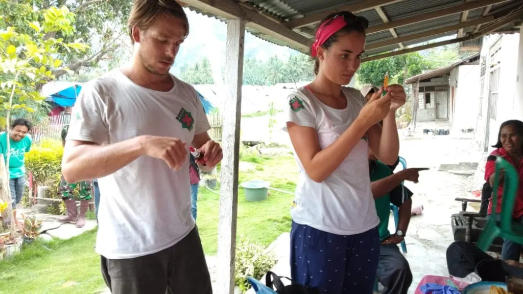 Jakub Waloszek a Tereza Bartošová na Sulawesi