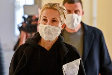 Řidičku, která v opilosti smetla policejní auto, poslal soud nepravomocně na 13 let do vězení