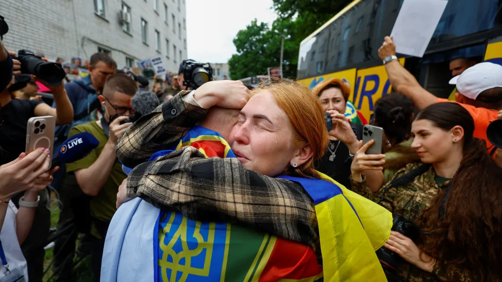 Ukrajinský zajatec se vrátil po výměně do své země (25. května 2025)