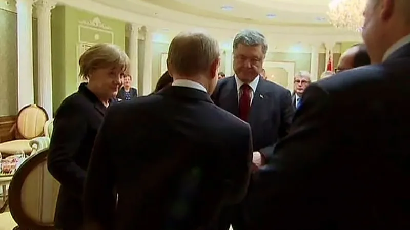 Putin s Porošenkem si rozhodně ruce nepodali srdečně