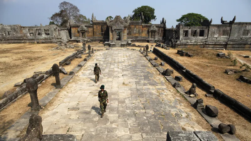 Kambodžští vojáci u chrámu Preah Vihear (2011)