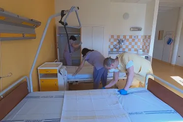 Ministerstvo zmírní zákaz neakutní péče v nemocnicích, v Chebu už ruší covidové oddělení