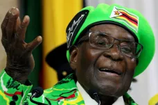 Vybojoval nezávislost, aby svou zemi srazil na kolena. Robert Mugabe je nejstarším vládcem na světě