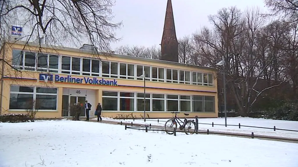 Berliner Volksbank vyloupili zloději tunelem