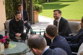 Zelenskyj měl „normální“ schůzku s Vancem a poděkoval papežovi