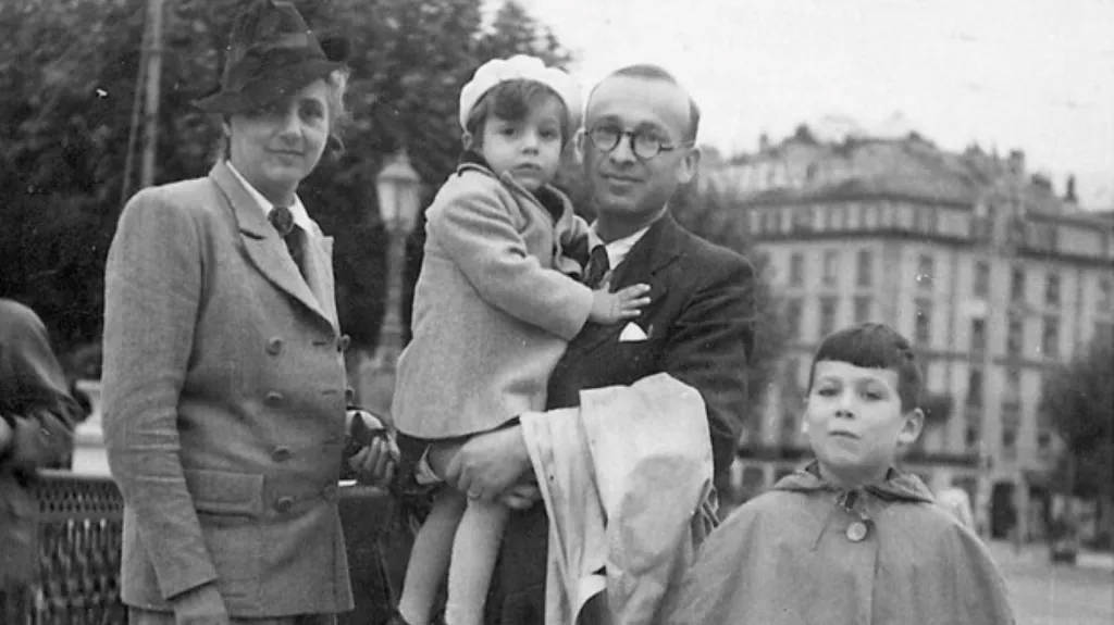 Michel Adler s rodiči a starším bratrem (1943)