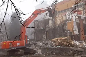 Trosky domu ve Frenštátě zmizí příští týden