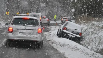 Situace na vozovce mezi Jihlavou a Kostelcem