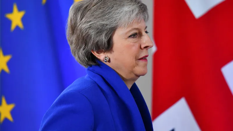 Mayová vyzvala k vyslovení důvěry vládě. Brexit rušit nehodlá