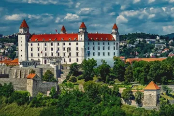 Na Slovensku pokračuje úbytek obyvatelstva. Bilanci tlumí migrace