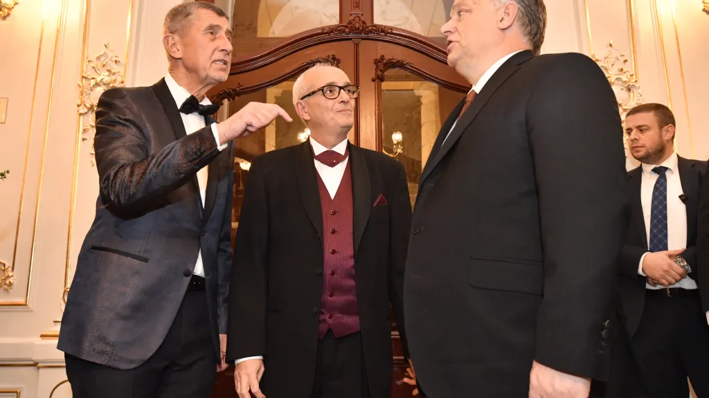 Andrej Babiš, Jan Burian a Viktor Orbán ve Státní opeře