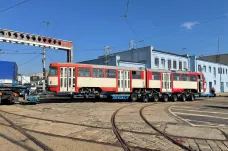 V dílnách brněnského dopravního podniku opraví historickou tramvaj pro Prahu