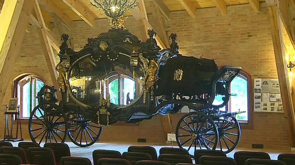 Unikátní smuteční kočár